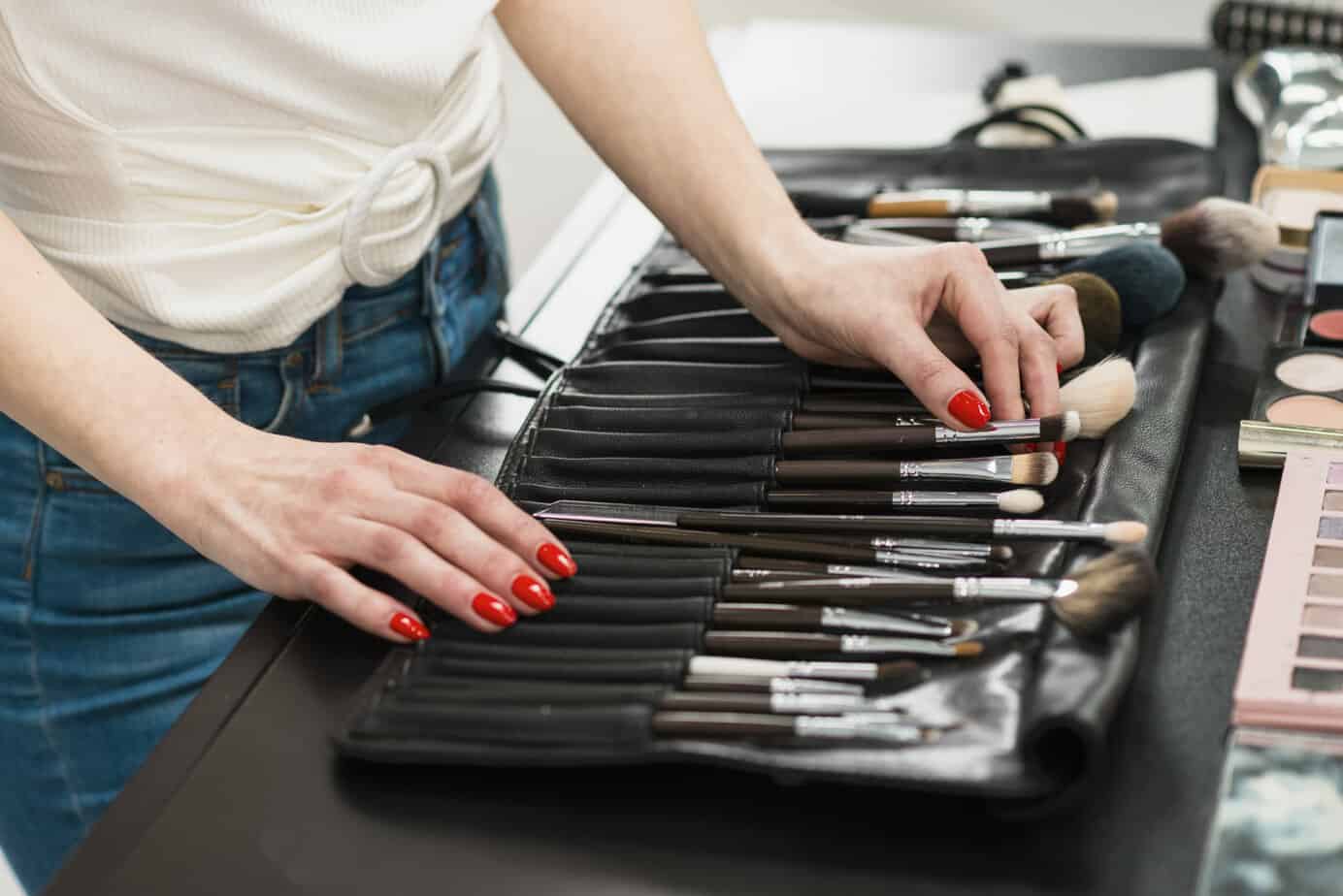 How to Perfectly Pack your Makeup for Plane Travel + Photos & Checklist