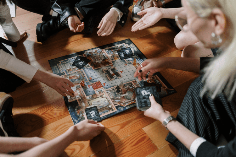 play board games